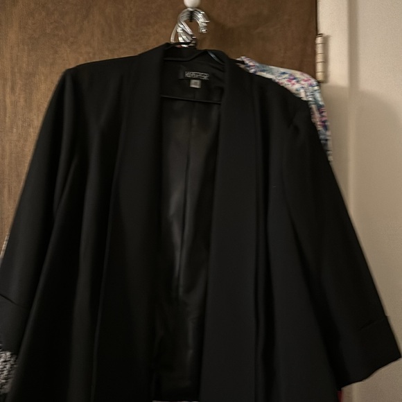 Kasper Blazer
Black Size 20 - Picture 4 of 4